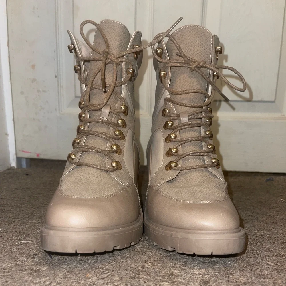 Shoe Dazzle Heel Tan Neautral Women’s Heel Boots Size 9 - Picture 2 of 5